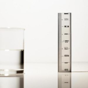 Ile waży litr wody?